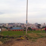 Panorama Kampali. W tle szczęśliwy posiadacz bodaboda. Panorama Kampali. W tle szczęśliwy posiadacz bodaboda.